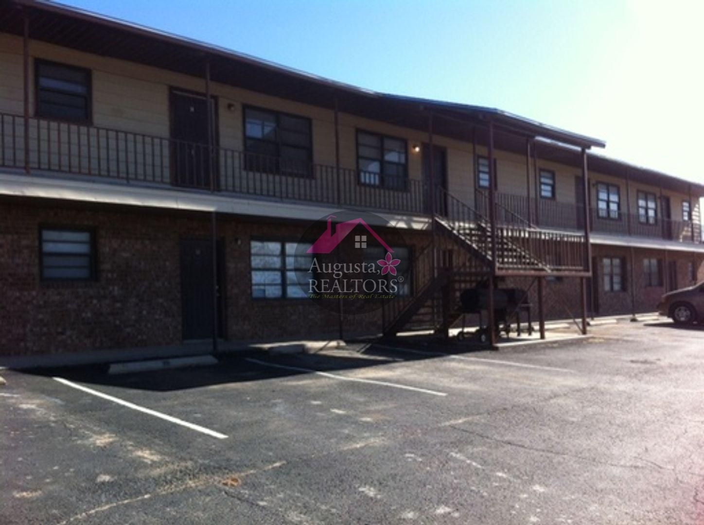 Merkel Apartment: 701 Cherry Street - C