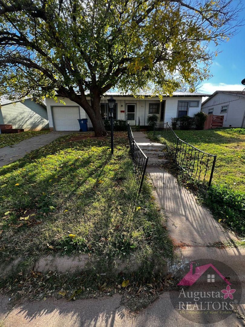 Sweetwater House: 810 San Carlos