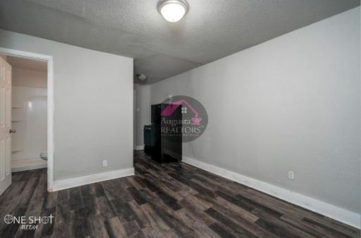 Adorable & Affordable 2 bedroom apartment! – photo 1