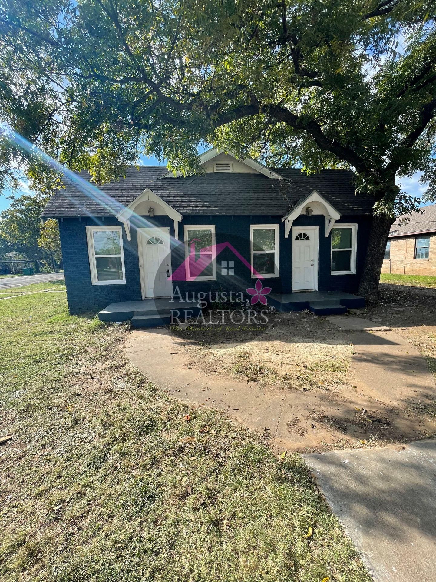 Coleman Apartment: 516/518 S. Nueces