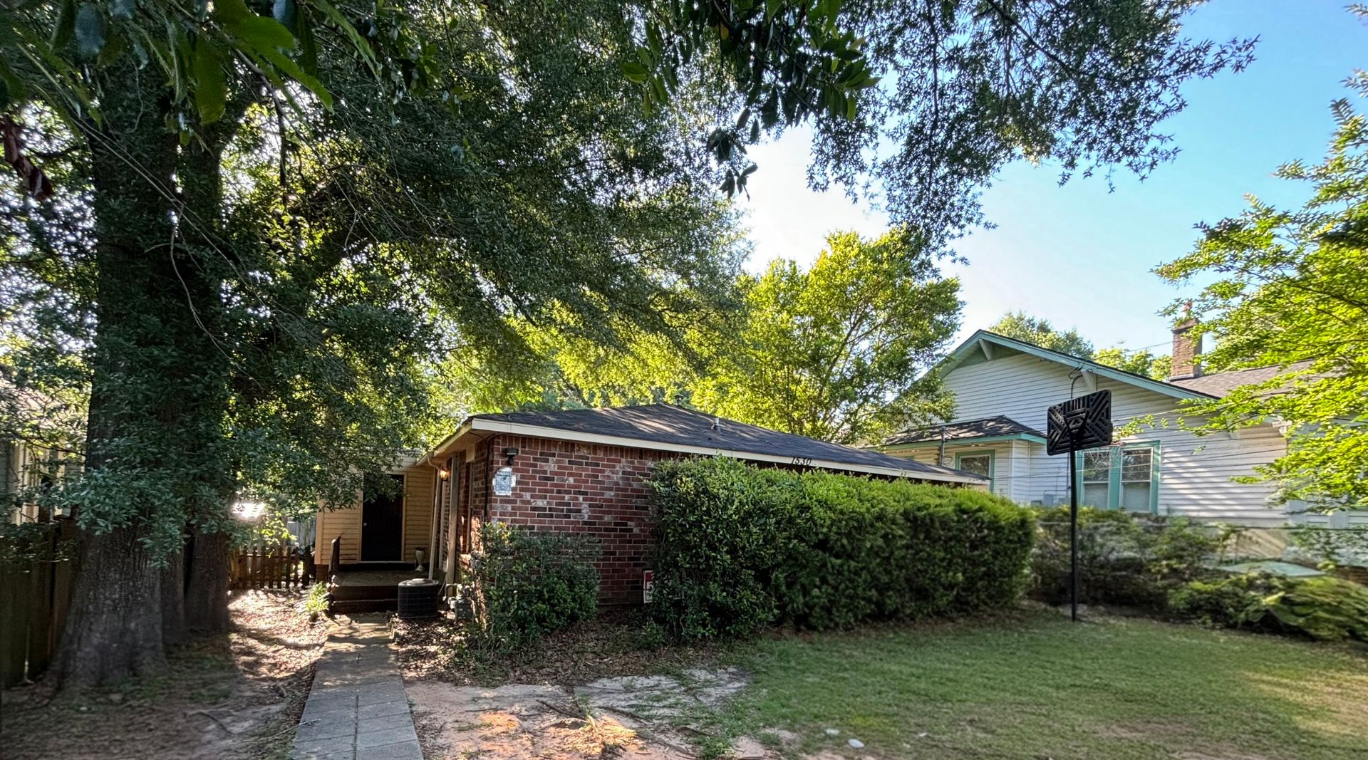 Augusta Apartment: 1530 Whitney St