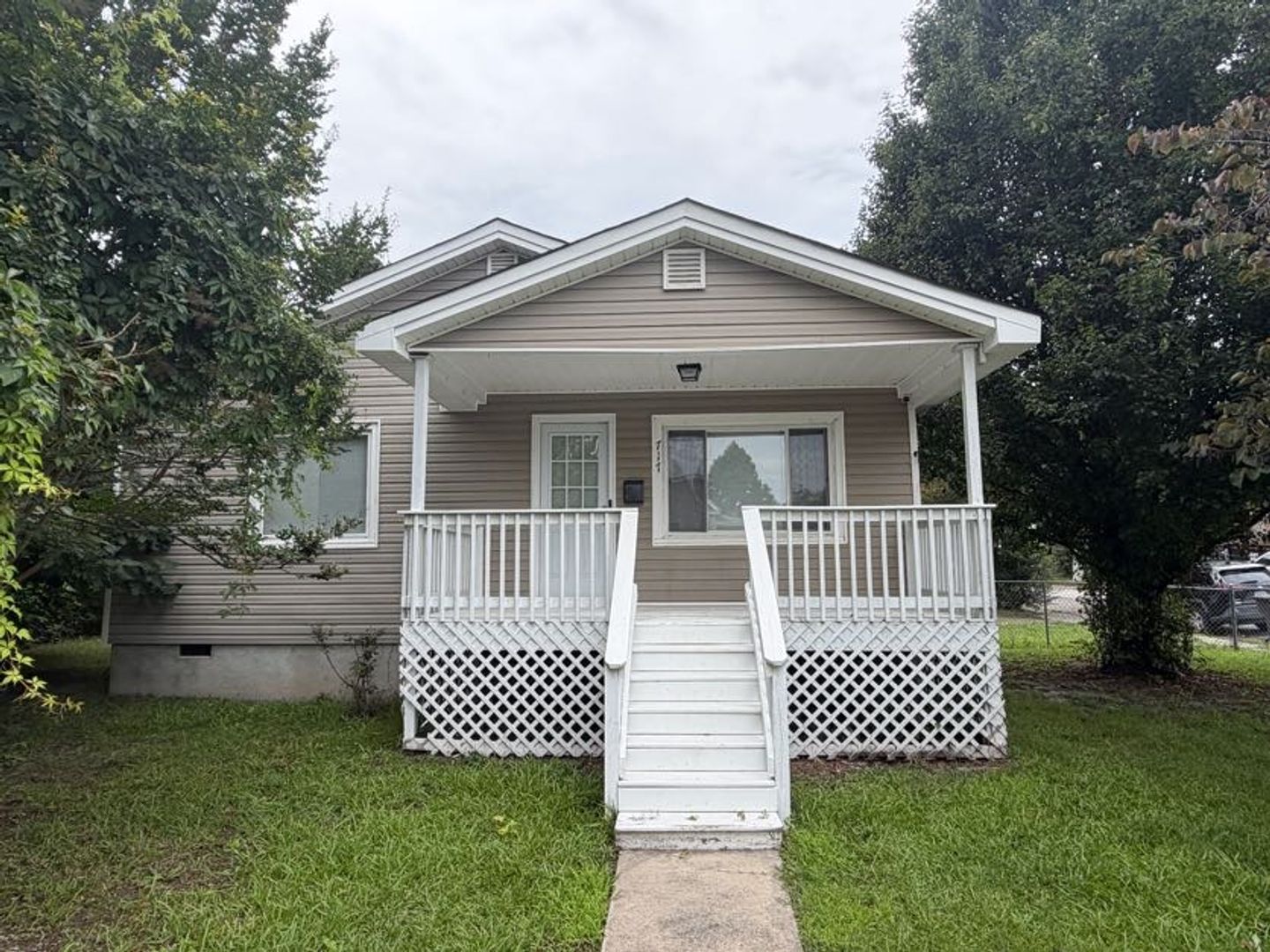 Augusta House: 717 Eve St