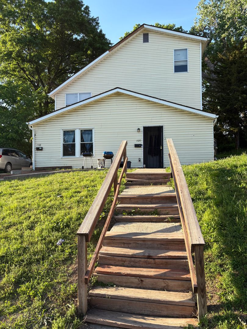 Kansas City Apartment: 1520  - 1522 E 50th St