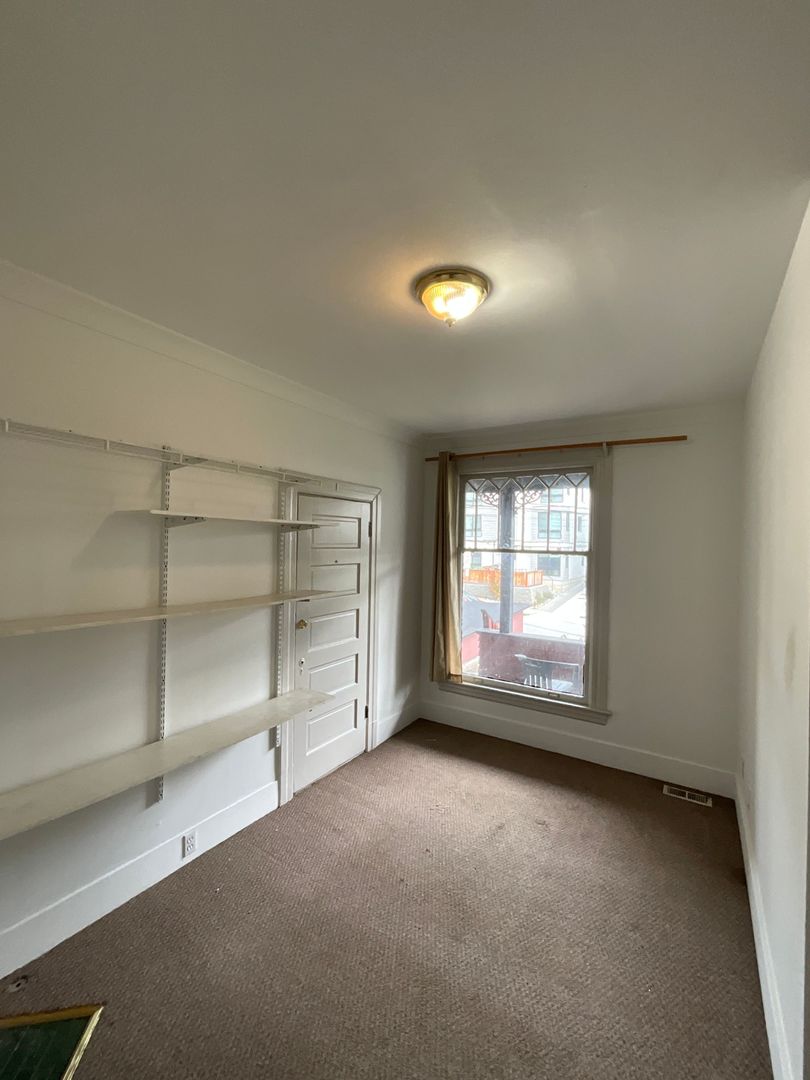 Seattle Apartment: 4017 5th Ave NE