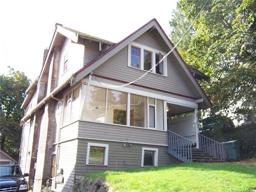 Perfect co-sharing living space in the heart of University District!