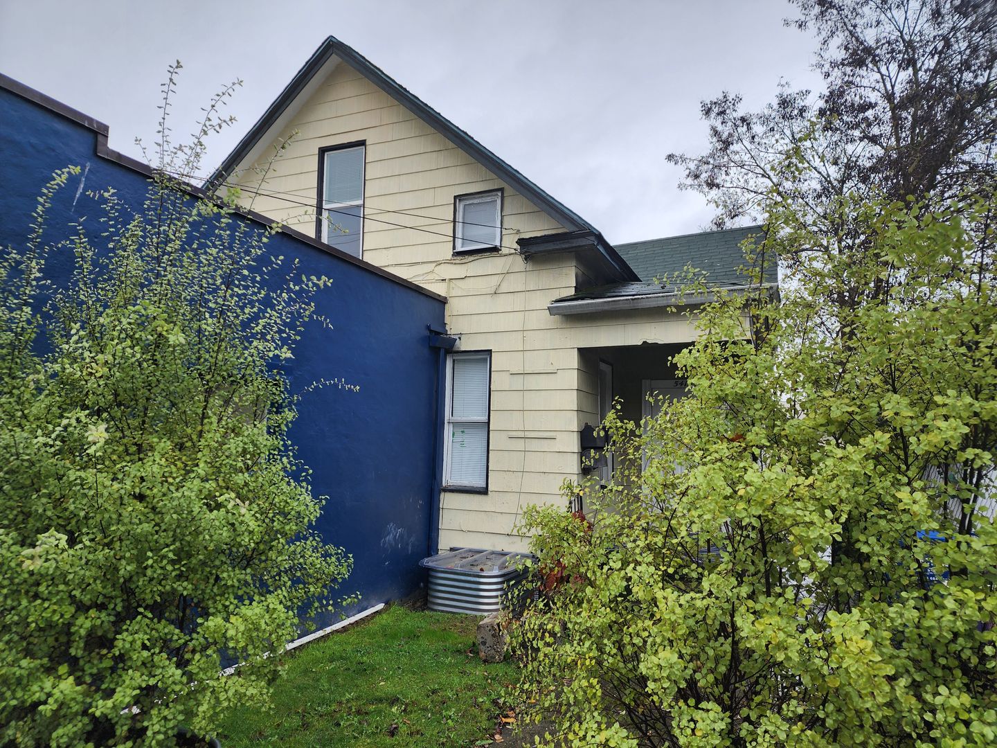 Seattle Apartment: 5415 6th Ave NW