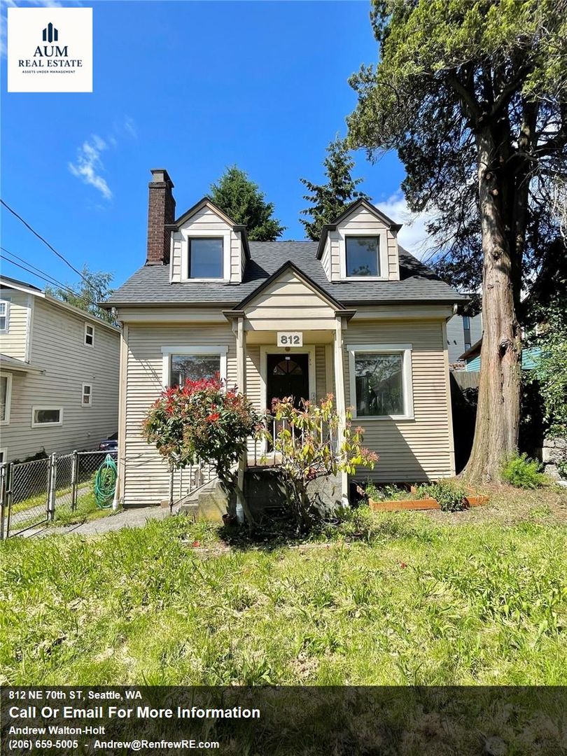 Seattle House: 812 NE 70th St