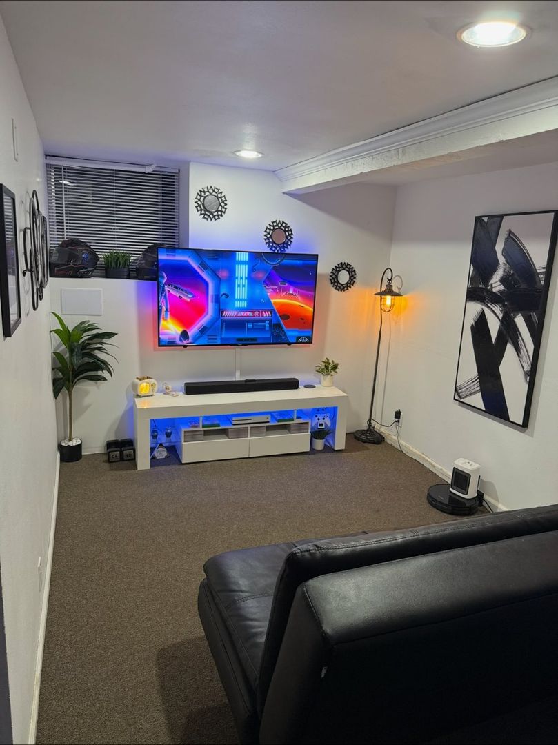 Seattle Apartment: 5415 6th Ave NW