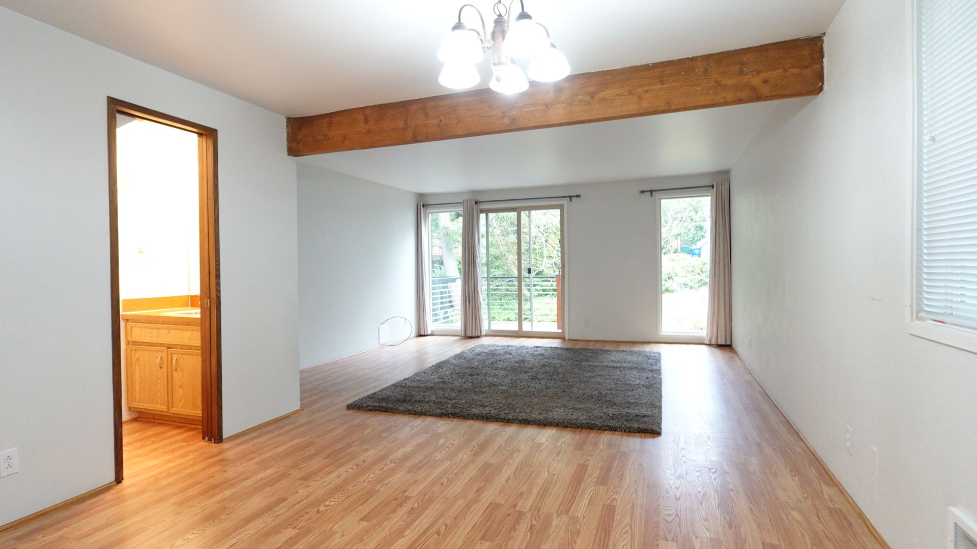 Seattle Apartment: 146 N 144th St