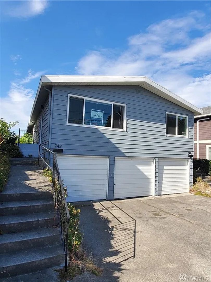 Seattle Apartment: 742-744 N 92nd Street