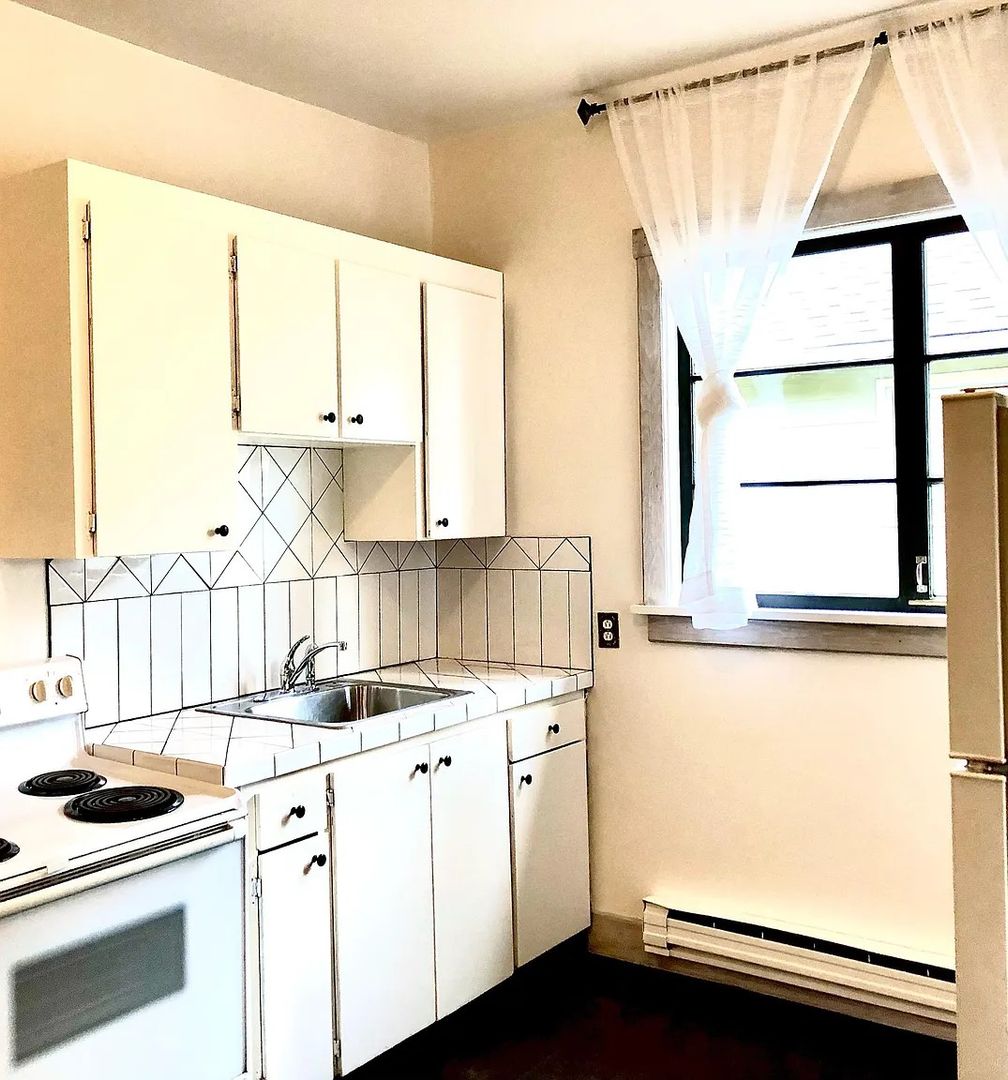 Seattle Apartment: 1031 NW 65th St