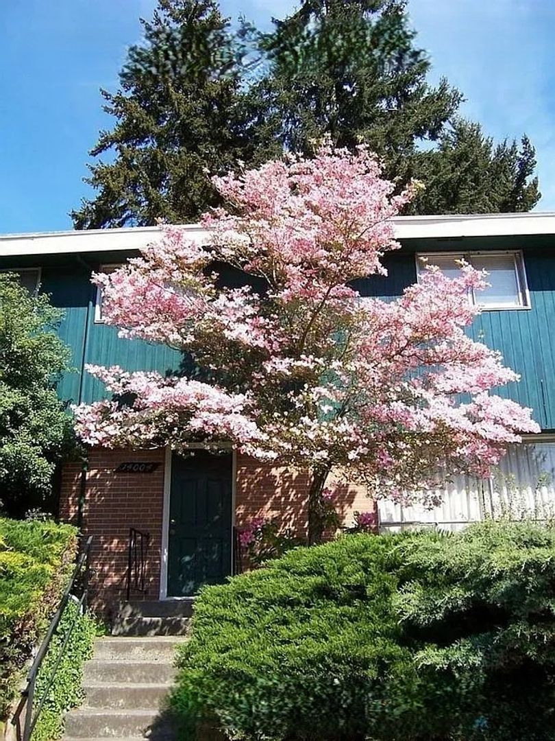 Seattle Apartment: 14000 Greenwood Ave N