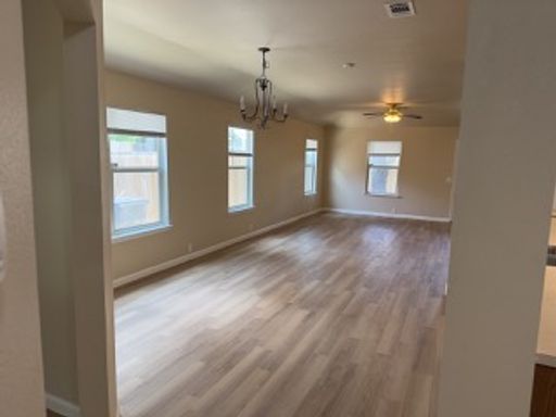 Charming 3 bedroom - Available now!! – photo 1