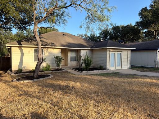 3 bedroom house with large yard - Available now *HALF OFF ONE-MONTHS RENT!!*