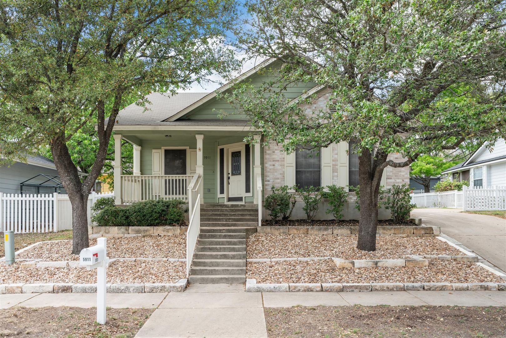 Kyle House: 5911 Steiner