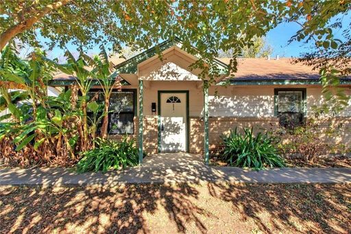 Upgraded 2 bedroom in Elgin - Available now!!