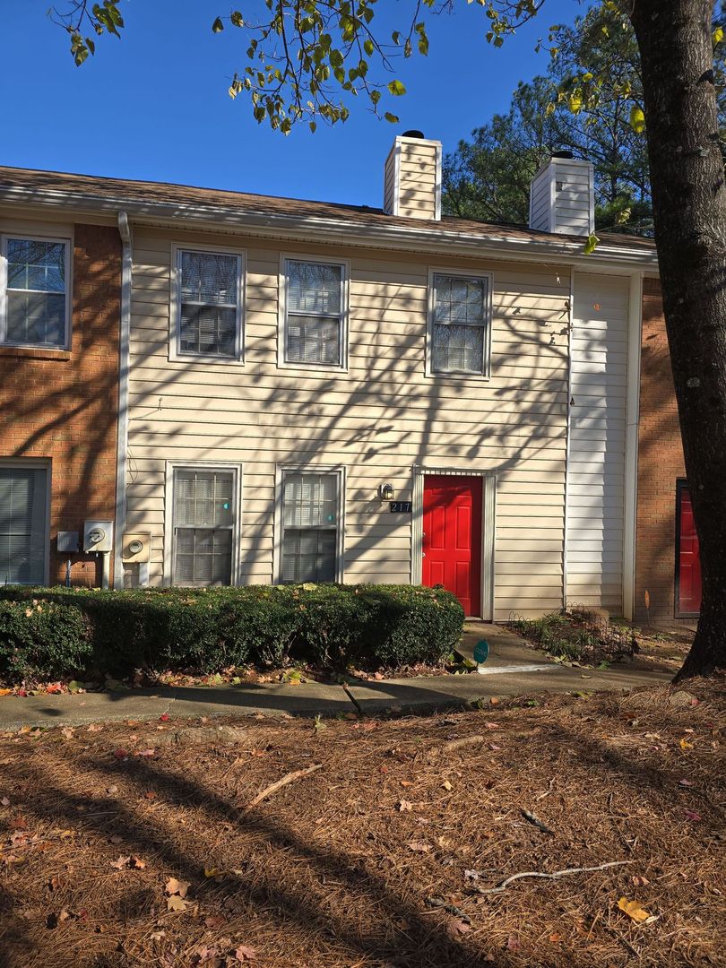 Roswell Townhome: 217 Chads Ford Way