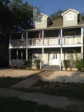Pre-lease Featuring a 8 bedroom with nook room, 4 bath House in West Campus – photo 1