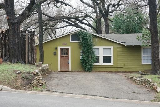 Charming House in Deep Eddy Neighborhood – photo 1
