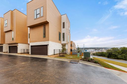 Townhomes With Private Yard Overlooks Southwest Austin – photo 1