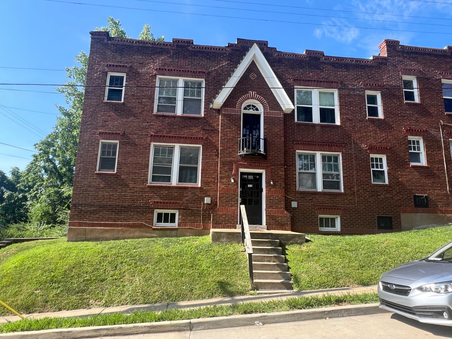 Richmond Heights Apartment: 7080 Mitchell Ave.