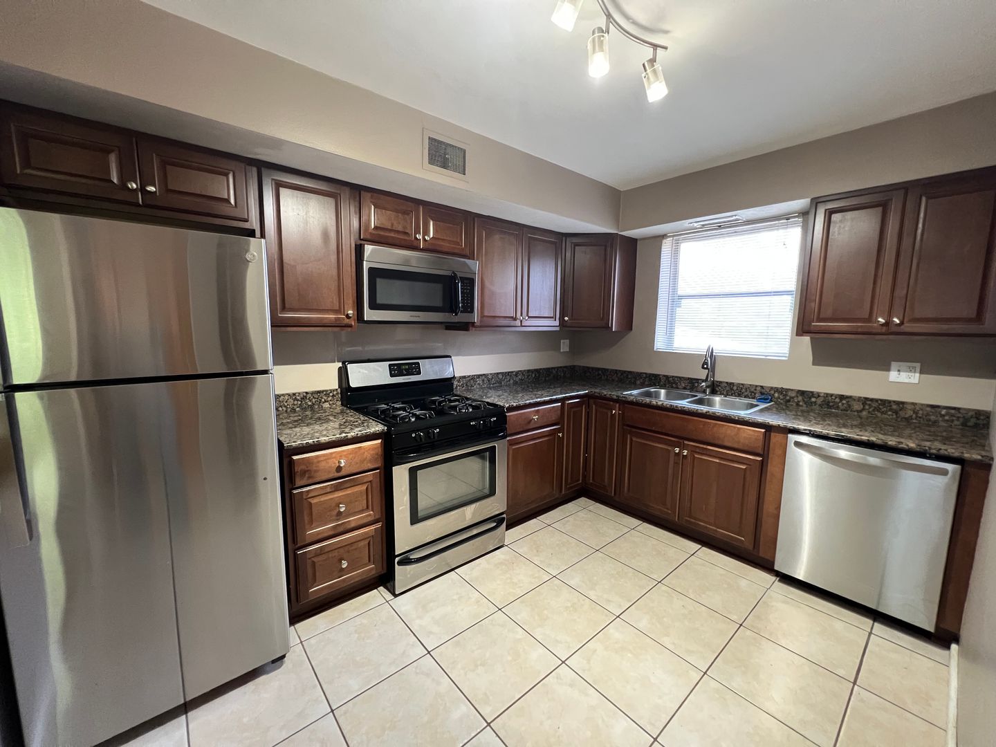 Saint Louis Apartment: 1102 Ralph Ter