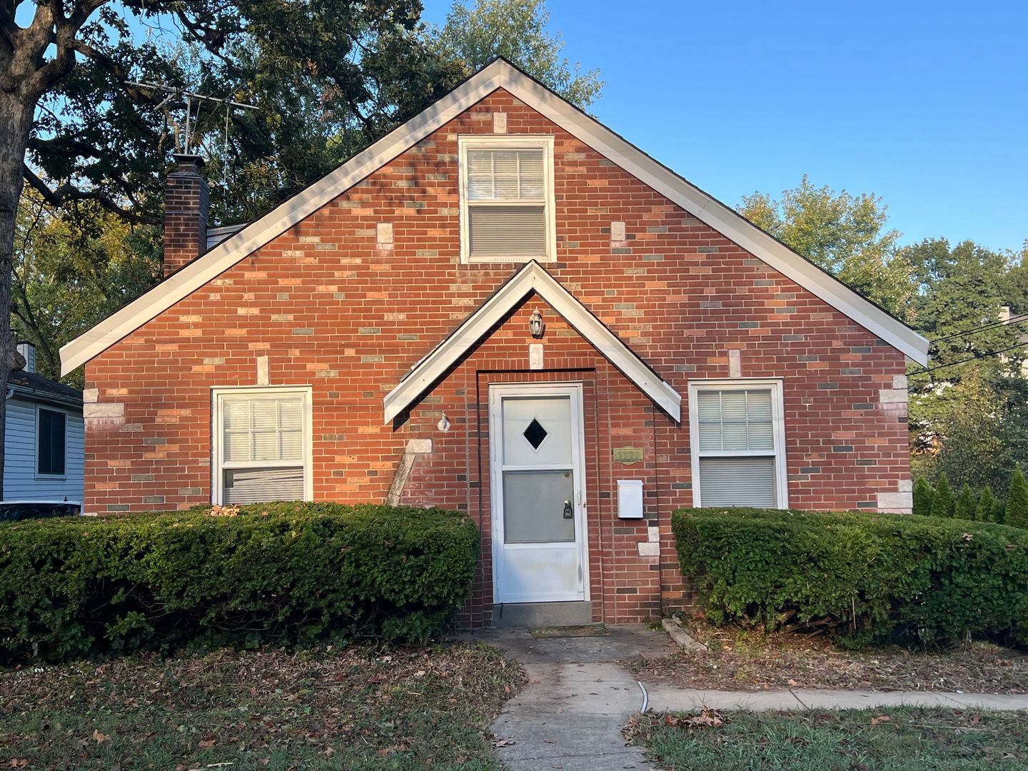 Brentwood House: 2521 Cecelia Ave