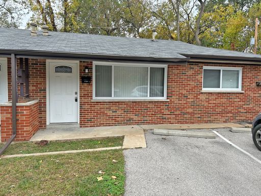 Cute Two Bedroom Apartment in Overland! – photo 1