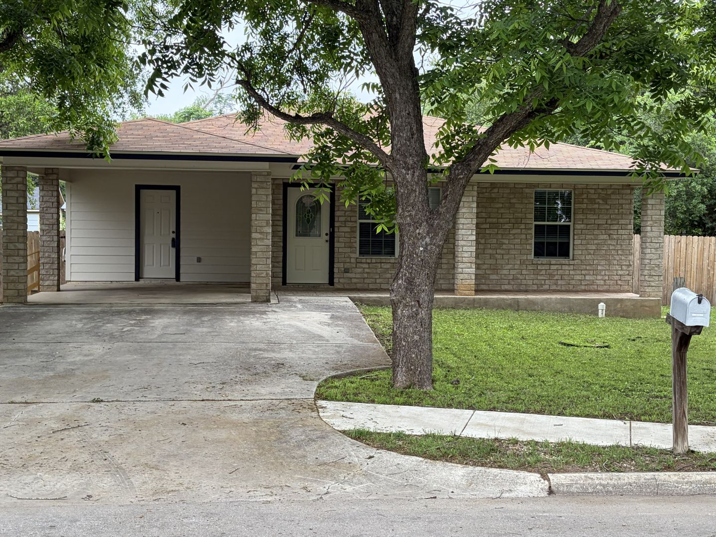 San Marcos House: 617 Conway Drive