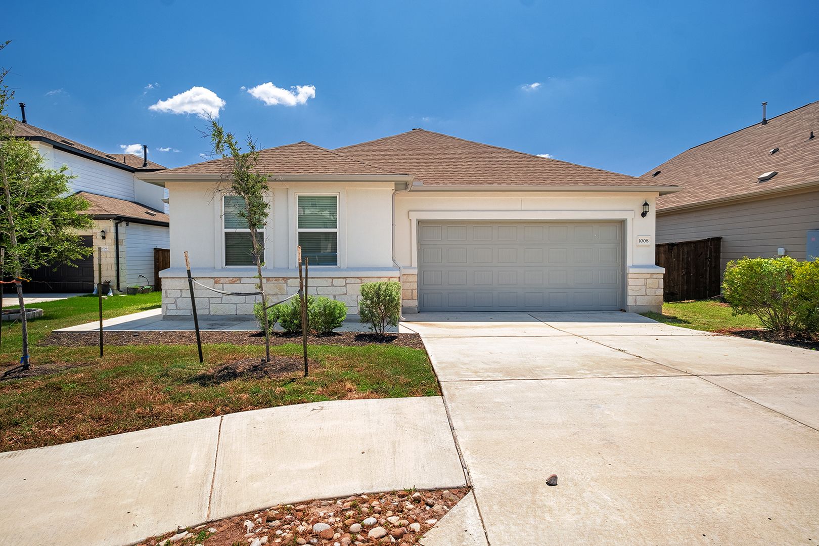 Hutto House: 1008 Moose Rd