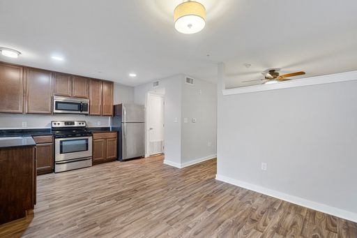 Fully Remodeled Boutique Luxury Efficiency at The Bennett on 51st St – photo 1