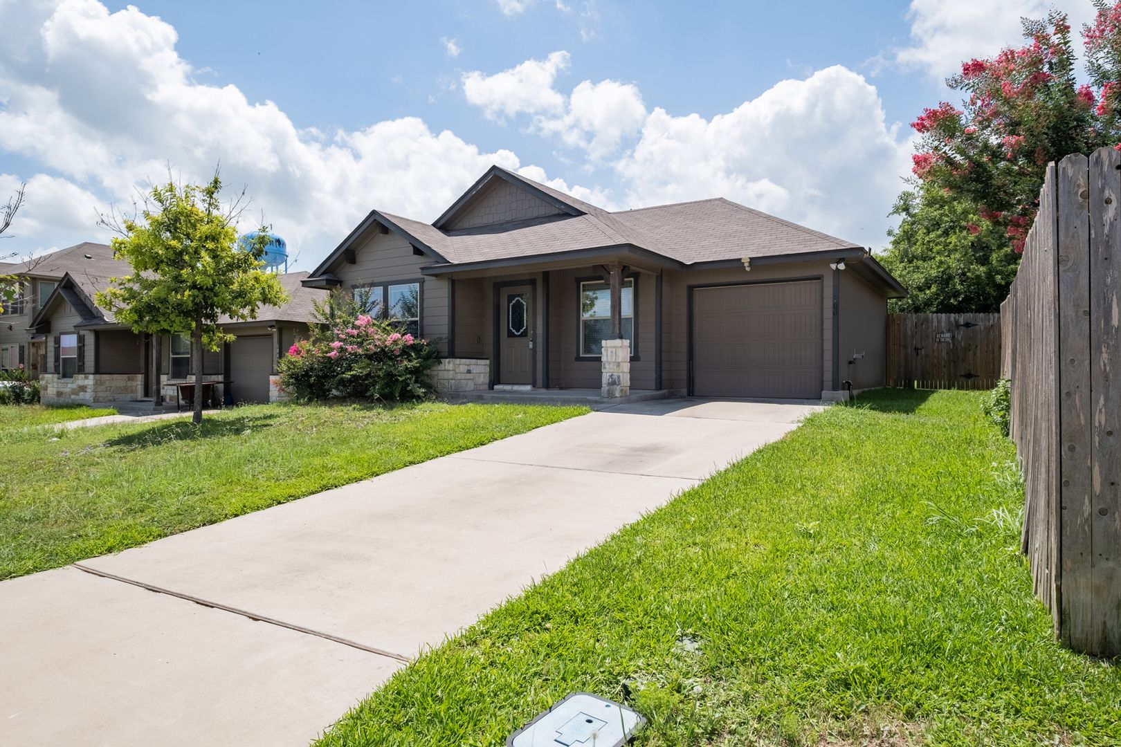 Jarrell House: 100 Azurite Dr