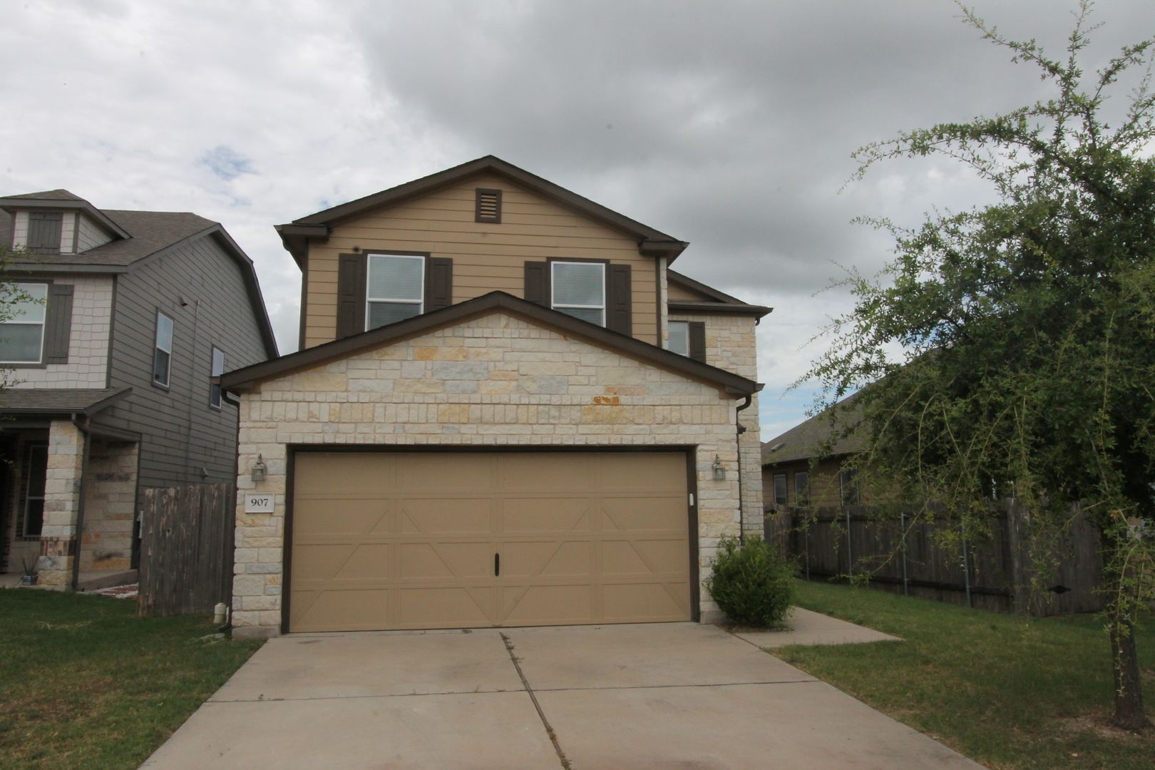 Pflugerville House: 907 Solitude Dr