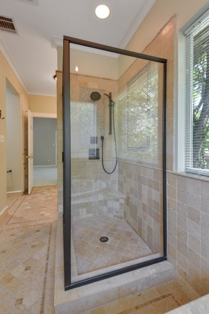 Round Rock House: 701 Oaklands Dr