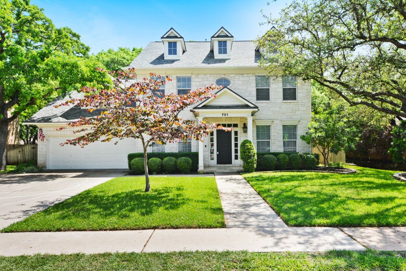 Round Rock House: 701 Oaklands Dr