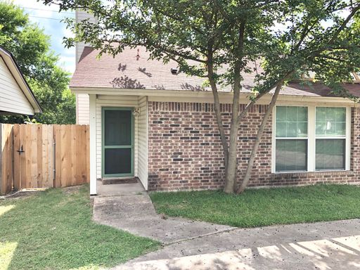 Charming 2-Bedroom Condo in Convenient North Austin Location – photo 1
