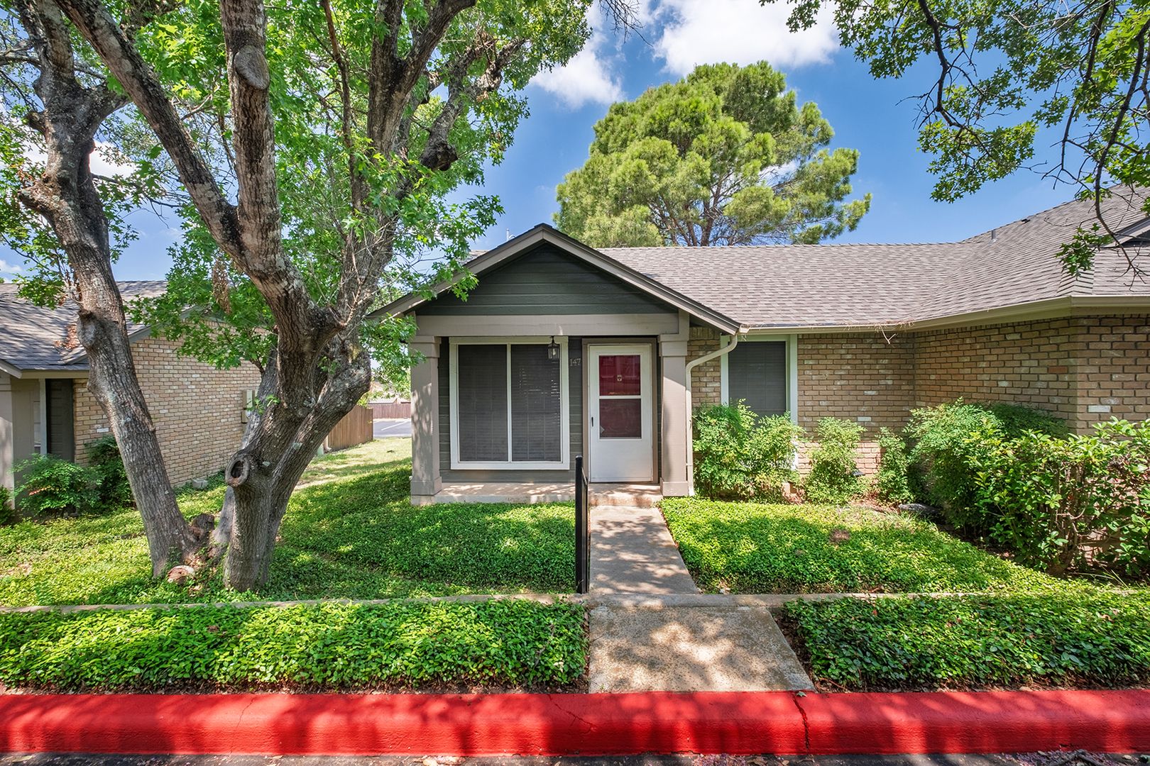 Austin Townhome: 1015 E Yager Ln #147