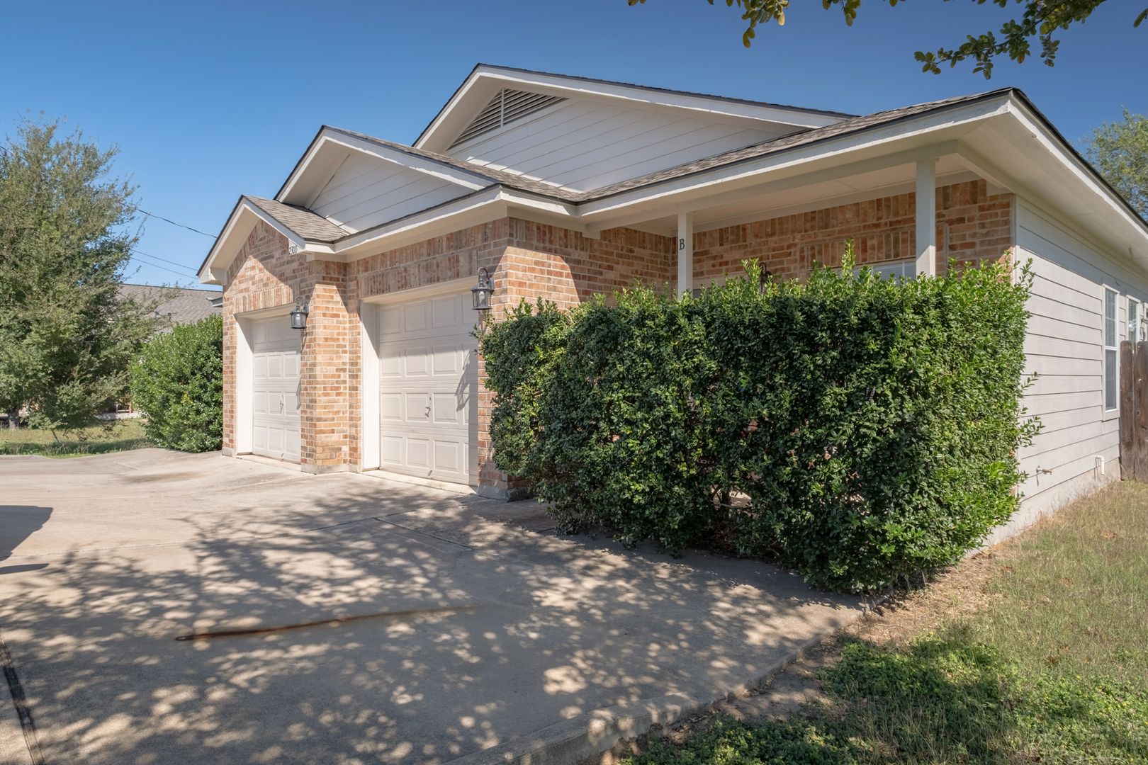 Leander Multiplex: 2300 S Bagdad Rd - Unit B