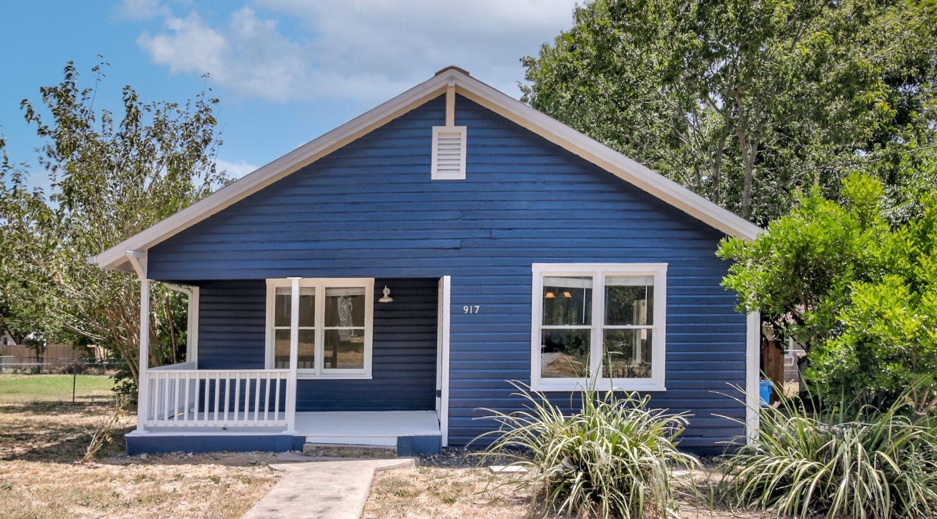 Taylor House: 917 W 4th St