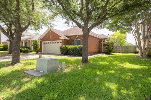 Imagine Coming Home to Comfort, Convenience & Style in North Austin! – photo 1