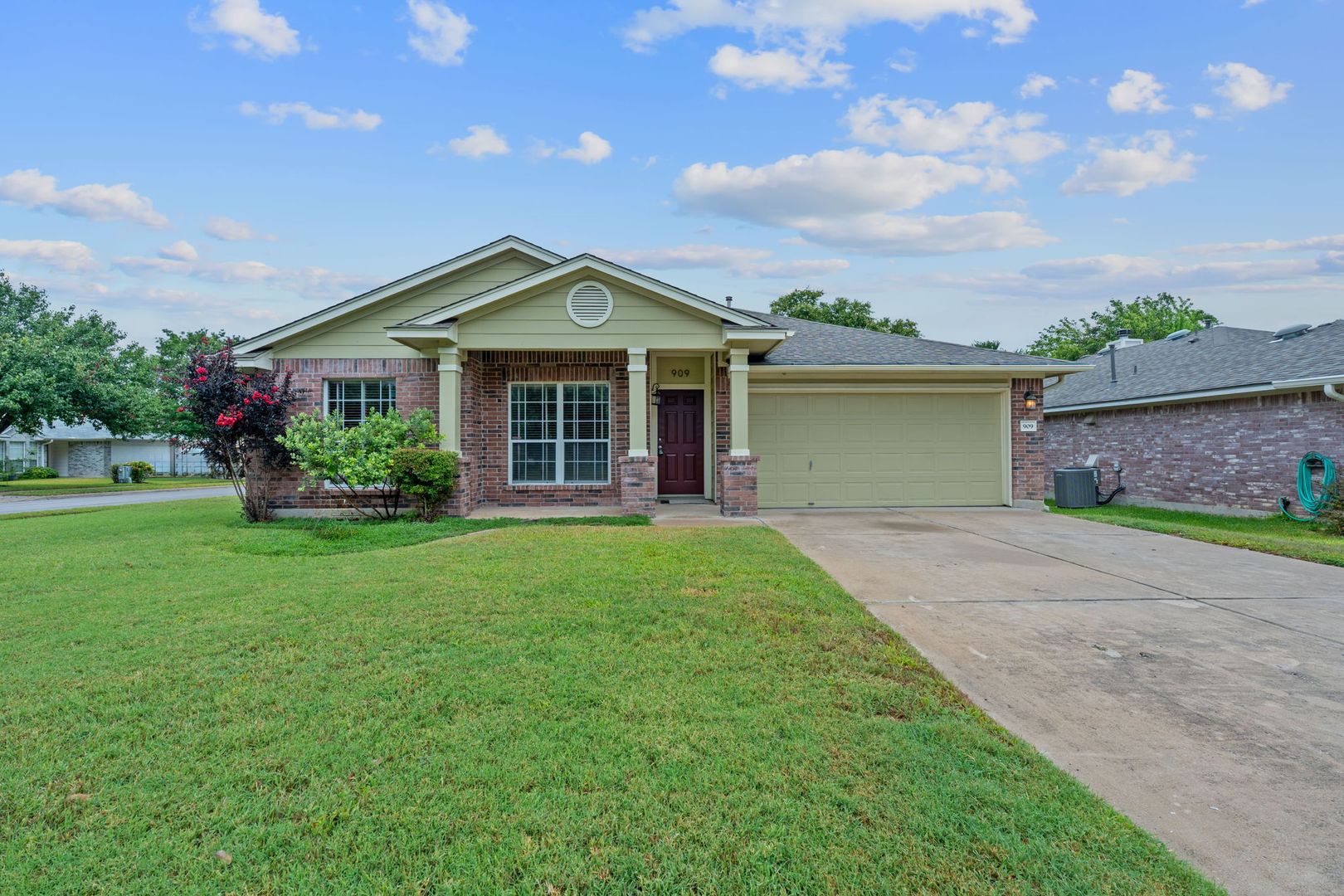 Cedar Park House: 909 Saba Cv
