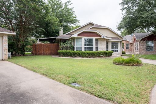 4 Bedroom, 2 Bath Home w/ Converted Garage in North Austin – photo 1