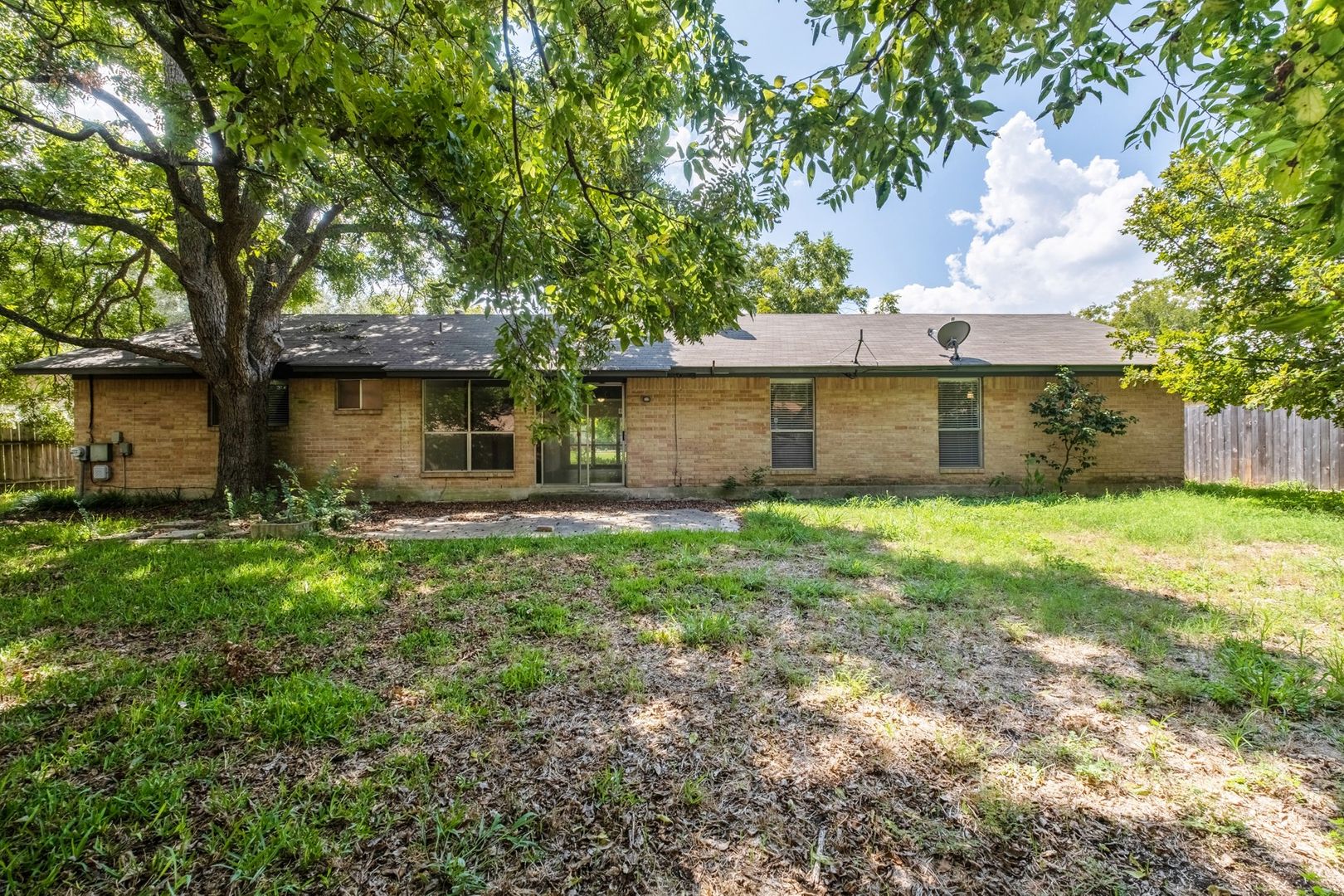Austin House: 10604 School House Ln