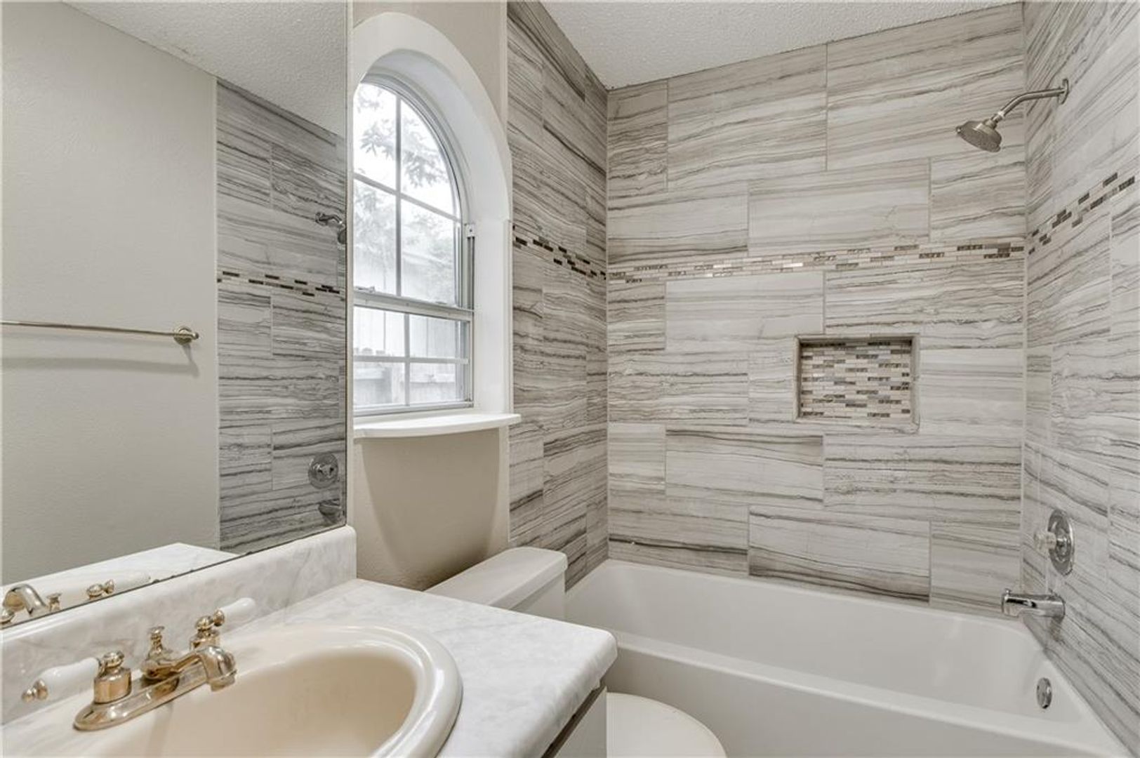 Austin House: 8738 Birmingham Dr