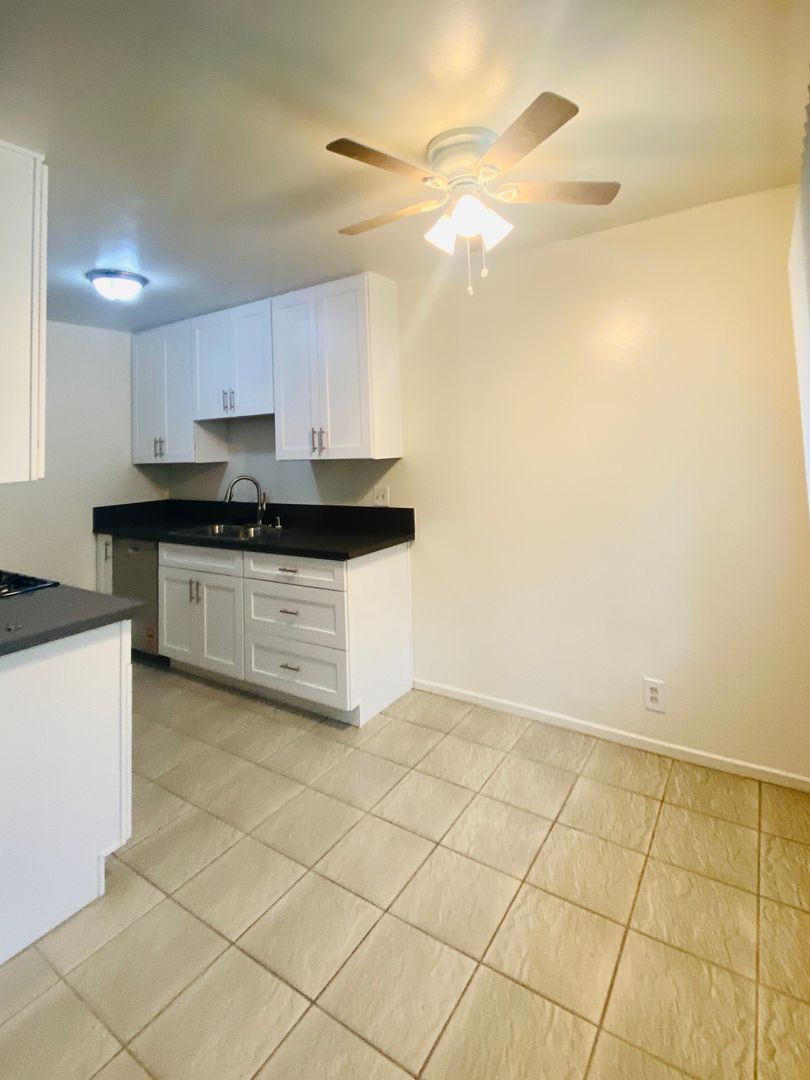 GARDEN GROVE Apartment: 11062 BARCLAY DRIVE