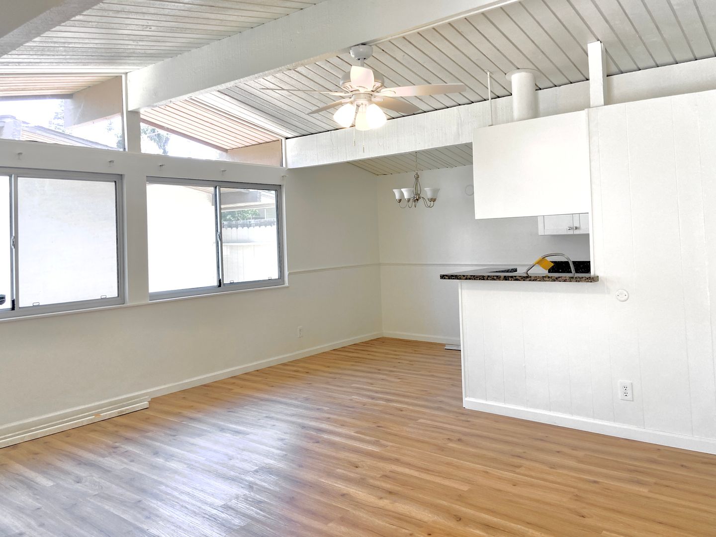 Costa Mesa Apartment: 2544 Elden Avenue