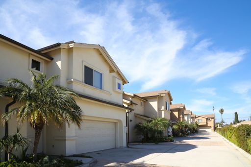 Cozy home in a small community 2bed/2,5 bath, attached garage (East side Costa Mesa) – photo 1