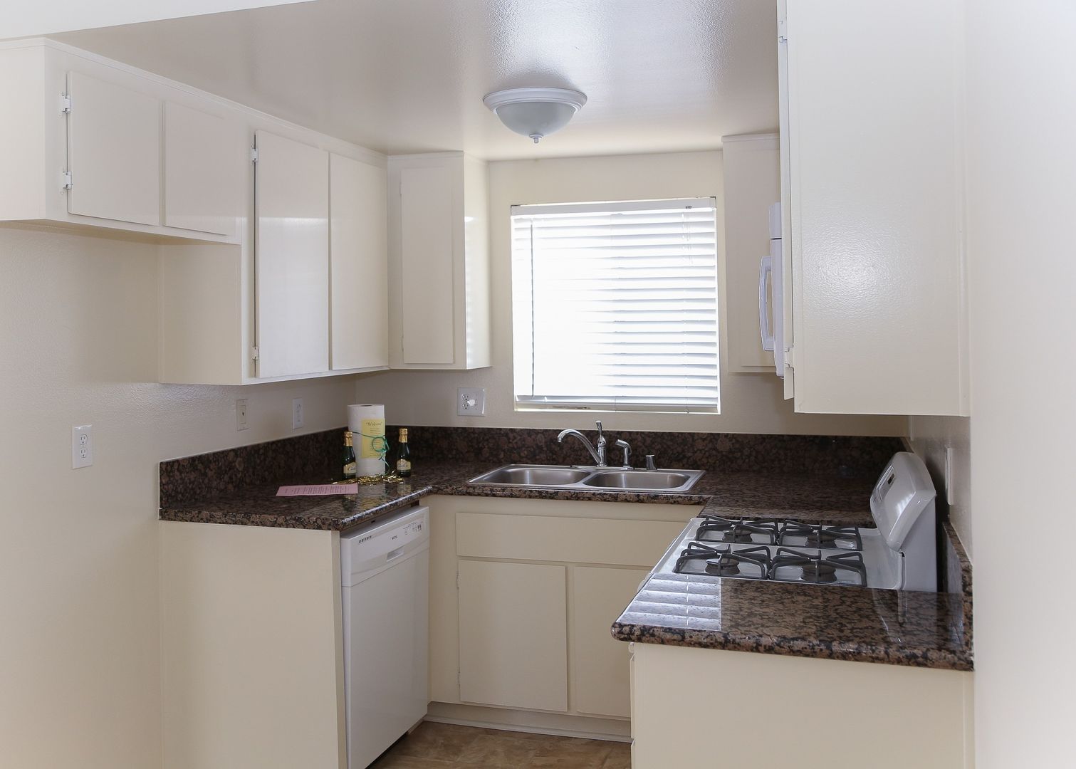 Costa Mesa Apartment: 366 Avocado Street