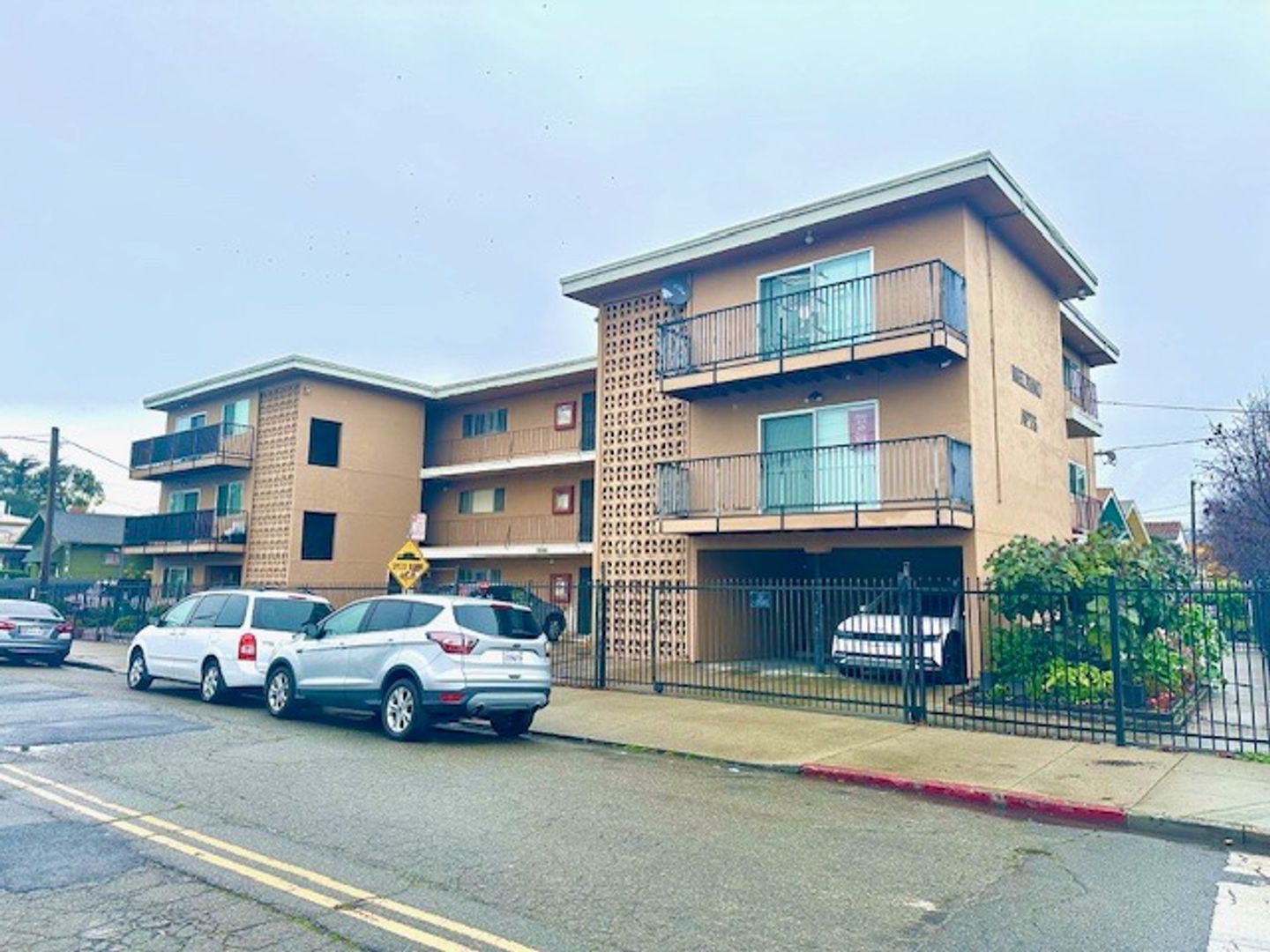 Oakland Apartment: 3060 Logan Street