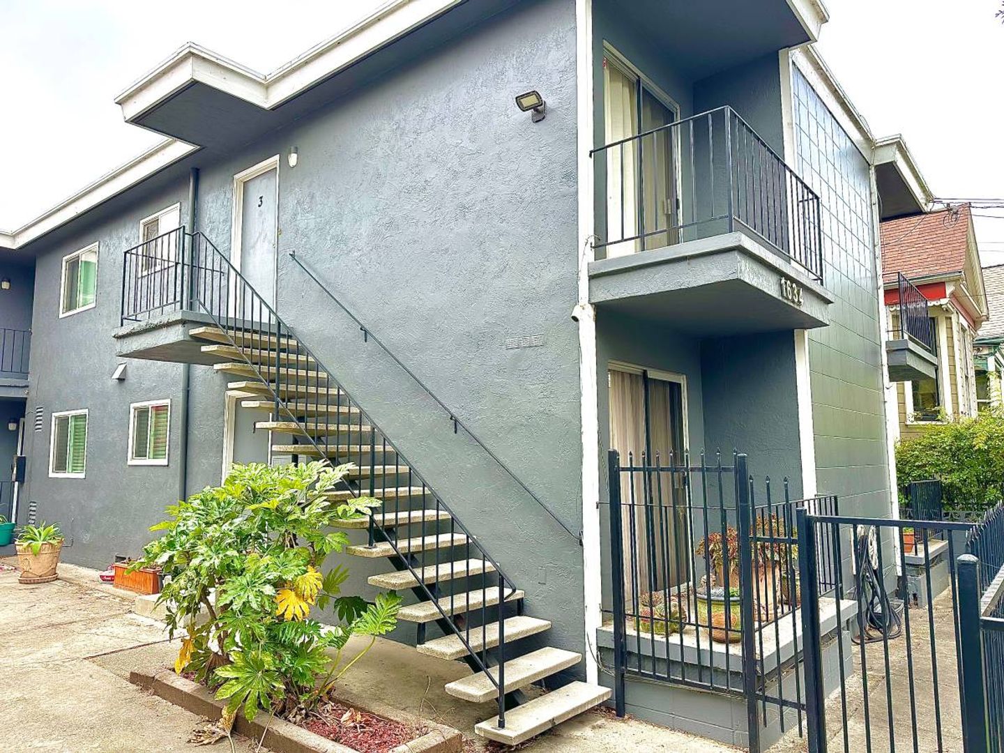 Berkeley Apartment: 1634 63rd Street